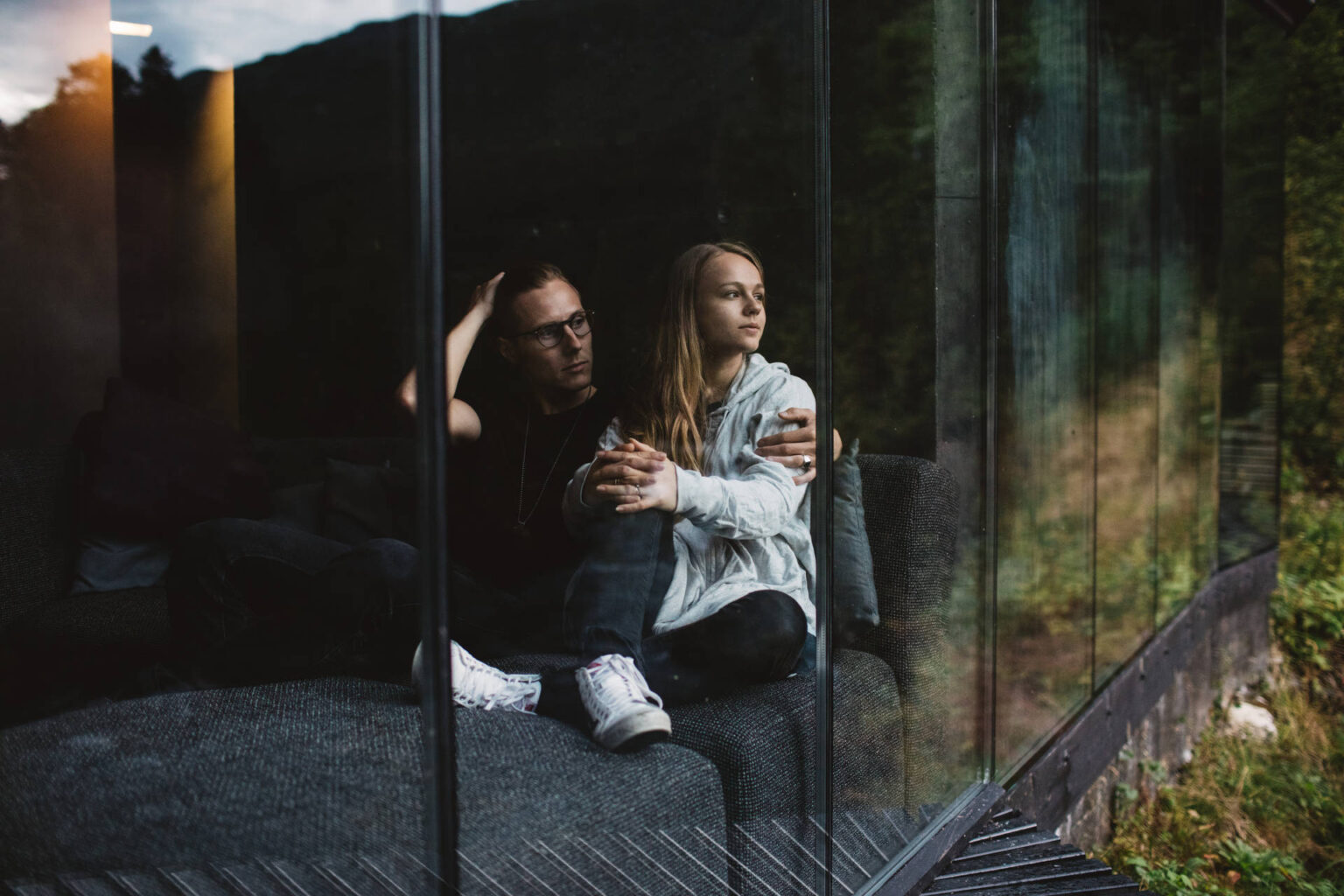 Denmark Opens its Arms to Ukrainians & Trying to Send Syrian Refugees Home