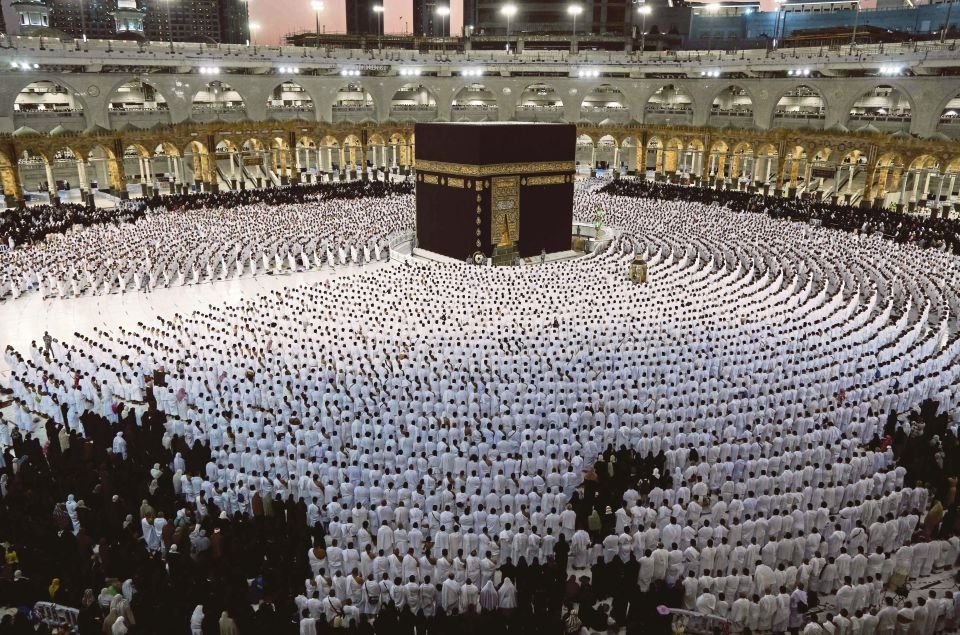 Jamaah haji di Kabah Makkah