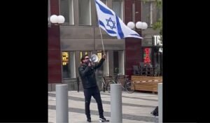 Salwan Momika Bendera Israel