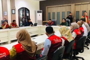 Wahyu dan Tim Pengendalian Inflasi Daerah TPID Kota Malang saat mendatangi Depo Pertamina Pj Wali Kota Malang dan TPID Tinjau Sejumlah Pasar Pastikan Harga dan Stok Kebutuhan Bulan Ramadan Aman