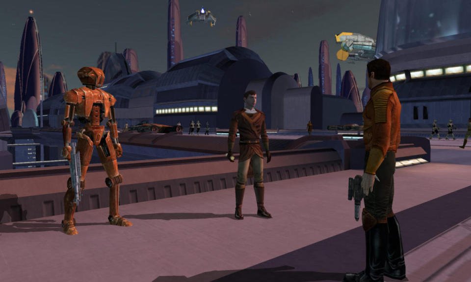 Sabre Interactive mungkin lolos dari pelukan maut Embracer dan menjadi perusahaan swasta 1 Cuplikan dari Star Wars: Ksatria Republik Lama. Dua orang dan seekor droid berdiri di luar jembatan dalam lingkungan yang sangat mirip Star Wars. Bangunan, kapal, menara.