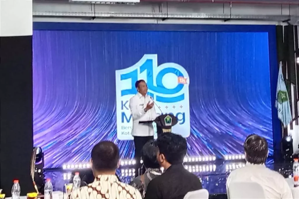 xPj Wali Kota Malang mengapresiasi karya desainer dan tema yang diusung dalam logo HUT ke 110 Kota Malang Pj Wali Kota Luncurkan Logo HUT Ke 110 Kota Malang.jpg.pagespeed.ic .Oa3qEf7vbN
