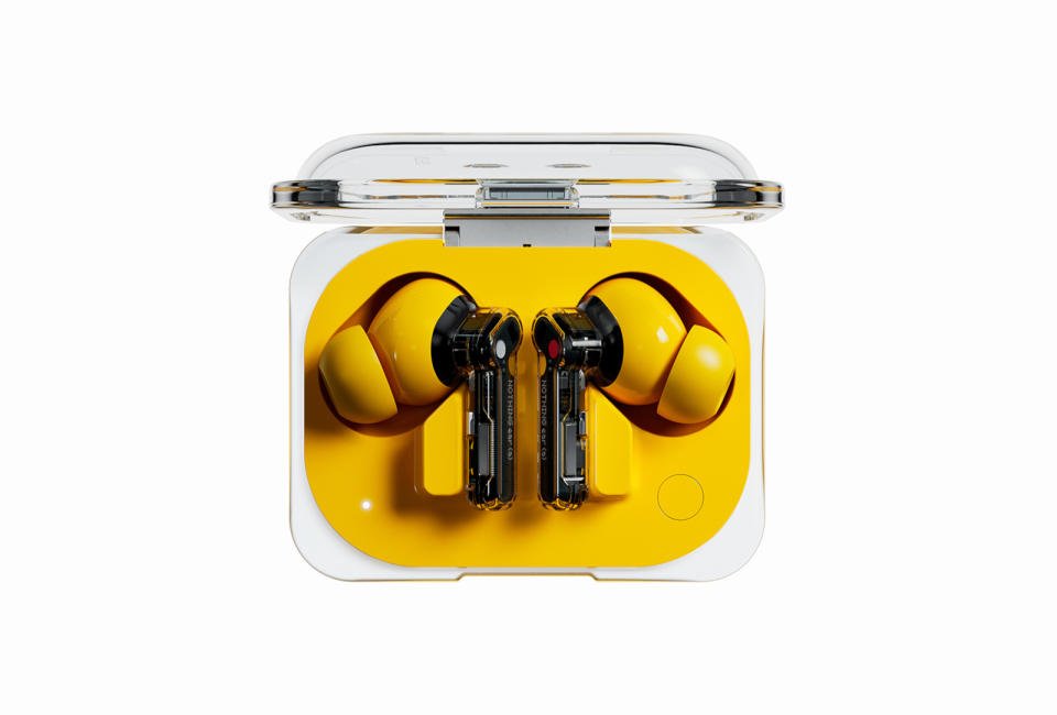 Headphone berwarna kuning.