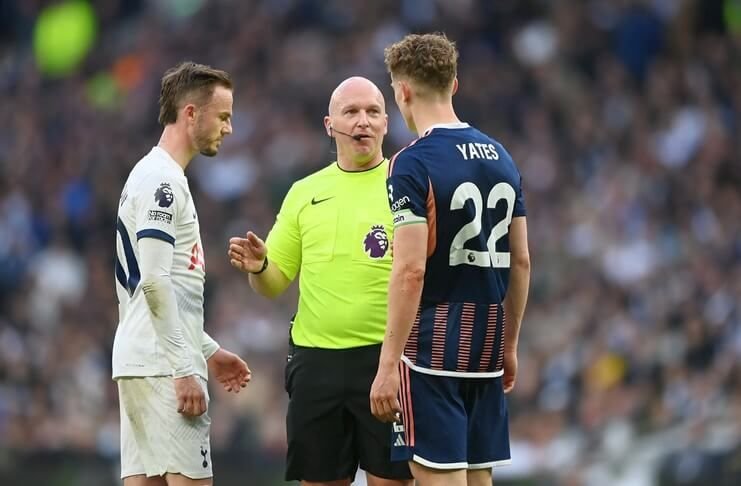 Simon Hooper tak melihat ada pelanggaran serius dari James Maddison kepada Ryan Yates talksport.com