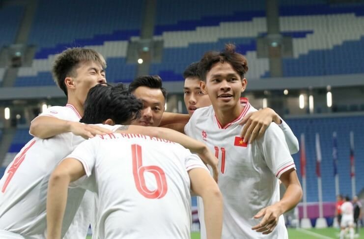 Timnas U 23 Vietnam diminta Hoang Anh Tuan segera melupakan kemenangan atas Kuwait vff.org .vn