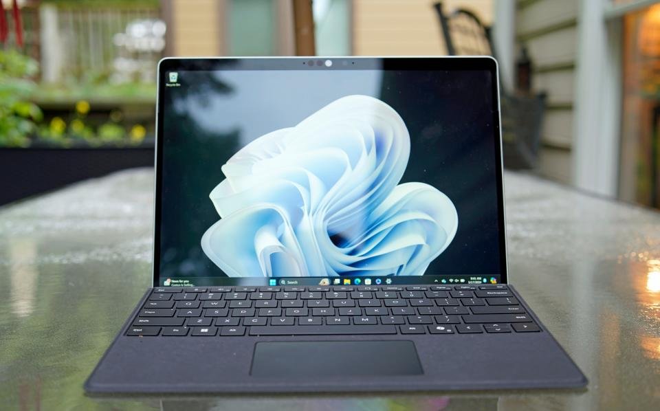 Peningkatan yang aman untuk pekerja TI 17 Surface Pro 10 untuk Bisnis