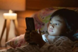 pengaruh gadget pada mata anak