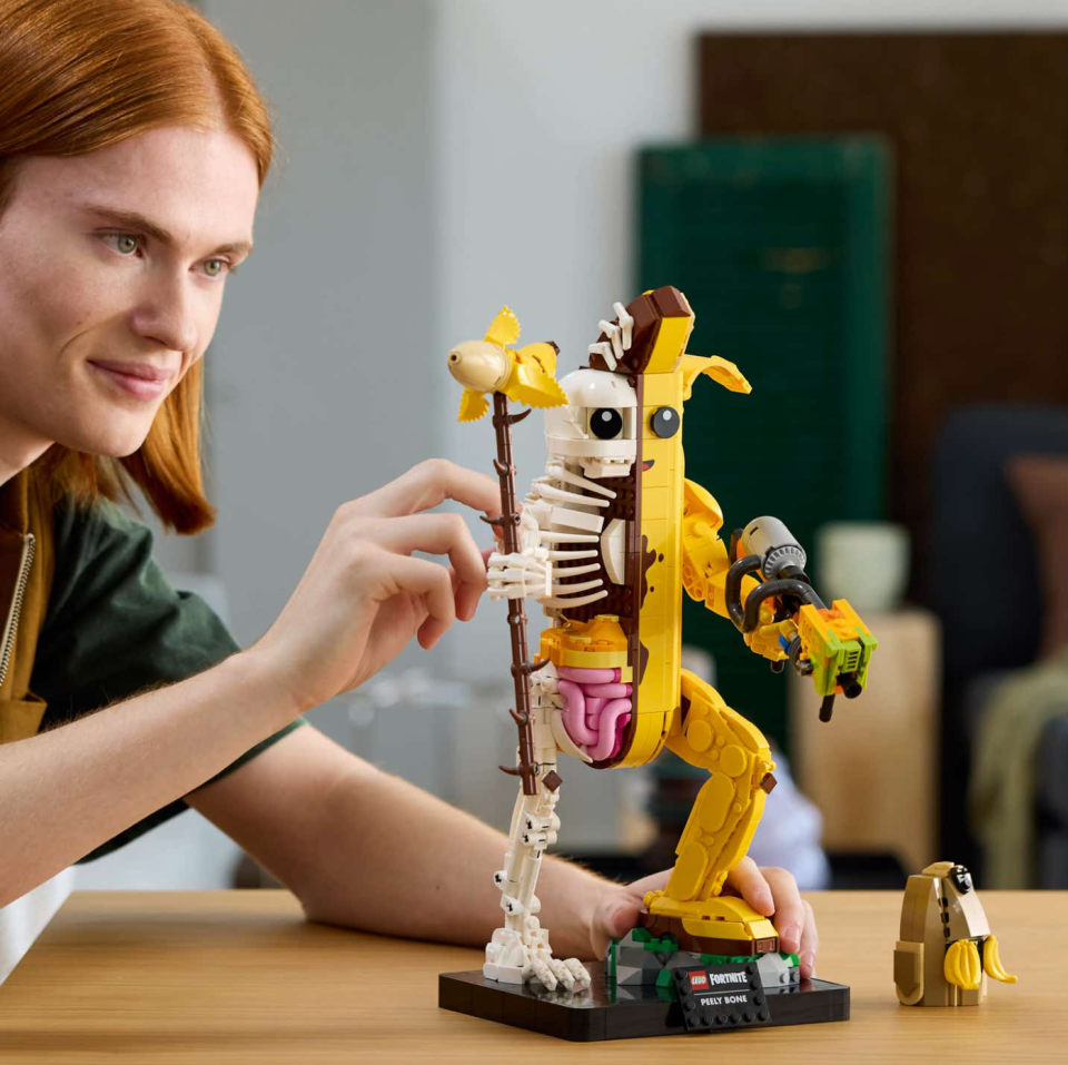 Set Fortnite pertama Lego telah hadir 3 Tulang Lego Peely.
