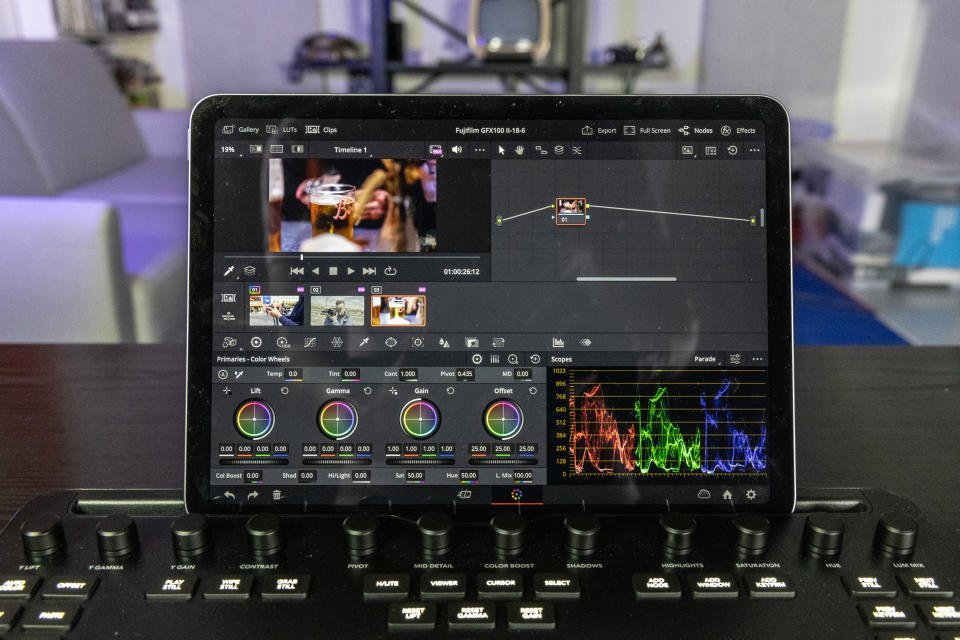 DaVinci Resolve untuk iPad dan Micro Color Panel keren secara terpisah