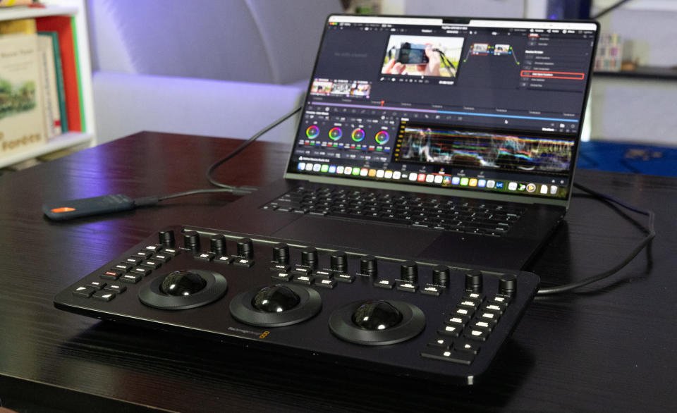 DaVinci Resolve untuk iPad dan Micro Color Panel keren secara terpisah