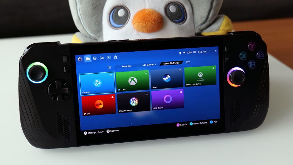 Stasiun pertempuran genggam yang dipersenjatai penuh dan operasional 12 Salah satu hal yang menarik tentang perangkat genggam berbasis Windows seperti ROG Ally X adalah perangkat tersebut dapat berfungsi dengan baik di berbagai toko permainan daring dan peluncur.