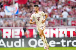 Aleksandar Pavlovic Bayern Munich Vincent Kompany Istimewa 3