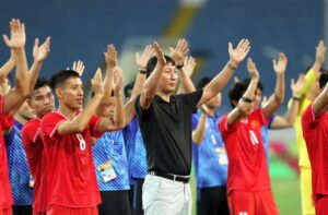Do Hung Dung menyebut timnas Vietnam masih beradaptasi dengan Kim Sang sik Facebook VFF