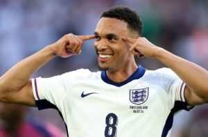 Lee Carsley Pastikan Trent Alexander Arnold Tak akan Jadi Gelandang Tengah DaveOckop