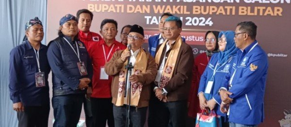 Pasangan Rijanto Beky saat konferensi pers usai menyerahkan berkas pendaftajatimtimes Pe768e76429ec1