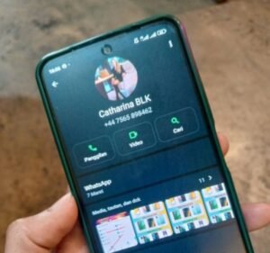 Salah satu karyawan online BLK yang turut menjadi korban saat menunjukkan njatimtimes P04832ccde0add