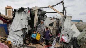 Tenda Pengungsi Palestina di Gaza roboh akibat hujan singkat