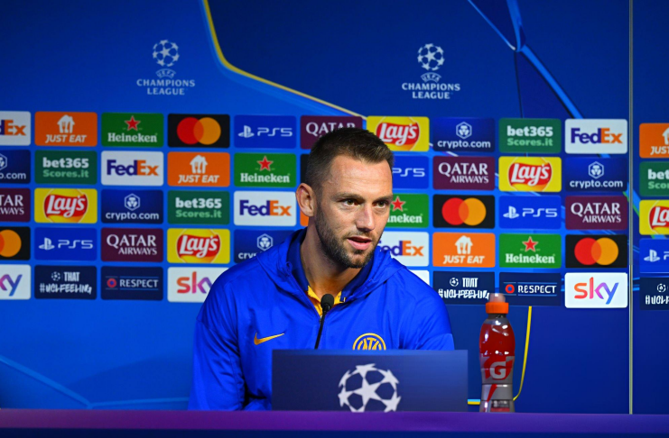 Inter Milan vs Crvena Zvezda Stefan de Vrij Istimewa 2 - Info Malang Raya