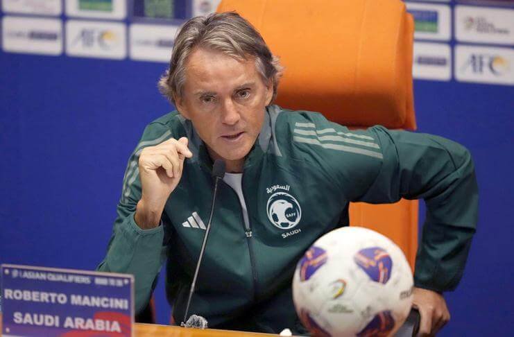 Roberto Mancini tetap keras kepala soal pola Getty Images