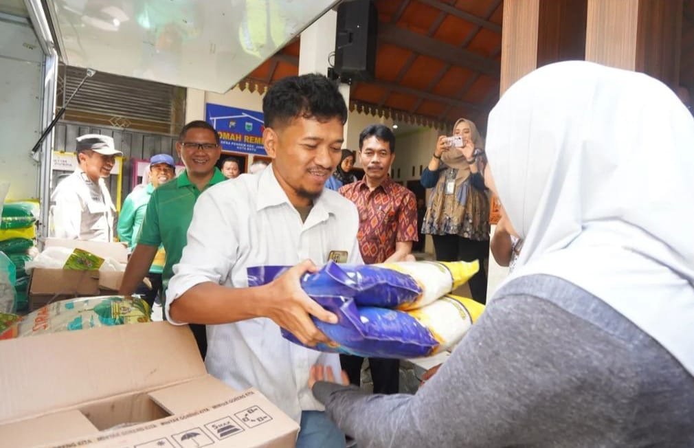 IMR - Tekan Inflasi, Pemkot Batu Jual Sembako dengan Harga Miring 8 f01b29cf b760 4caa b572 bbf6a99f2442