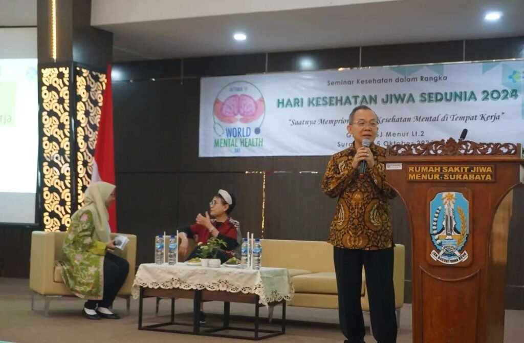 kecanduan internet di tempat kerja - Info Malang Raya