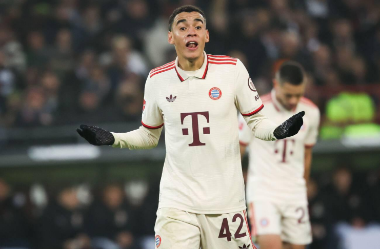 Jamal Musiala dilanggar Bayern Munich 2