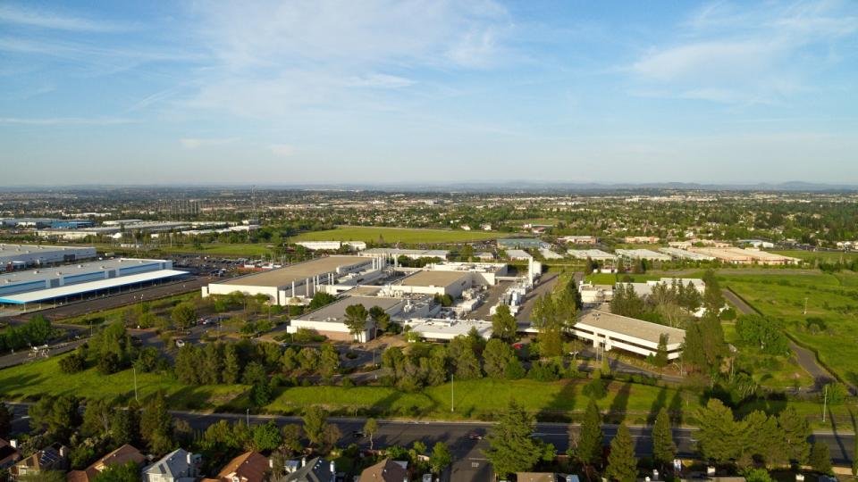 Pemandangan dari atas pabrik chip Bosch di Roseville, CA.