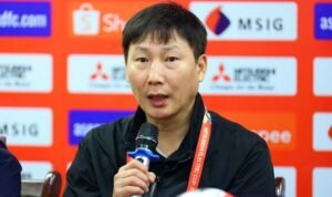 Kim Sang sik pada konferensi pers setelah laga Vietnam vs Singapura znews.vn