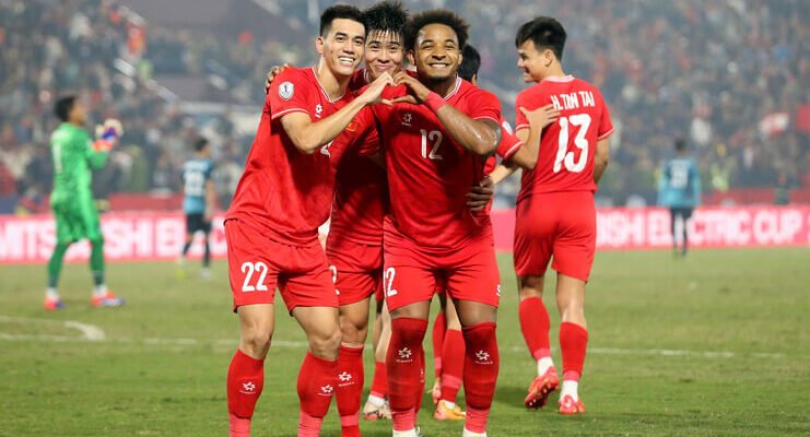 Timnas Vietnam merayakan gol di gawang timnas Singapura pada semifinal Piala ASEAN 2024 VFF