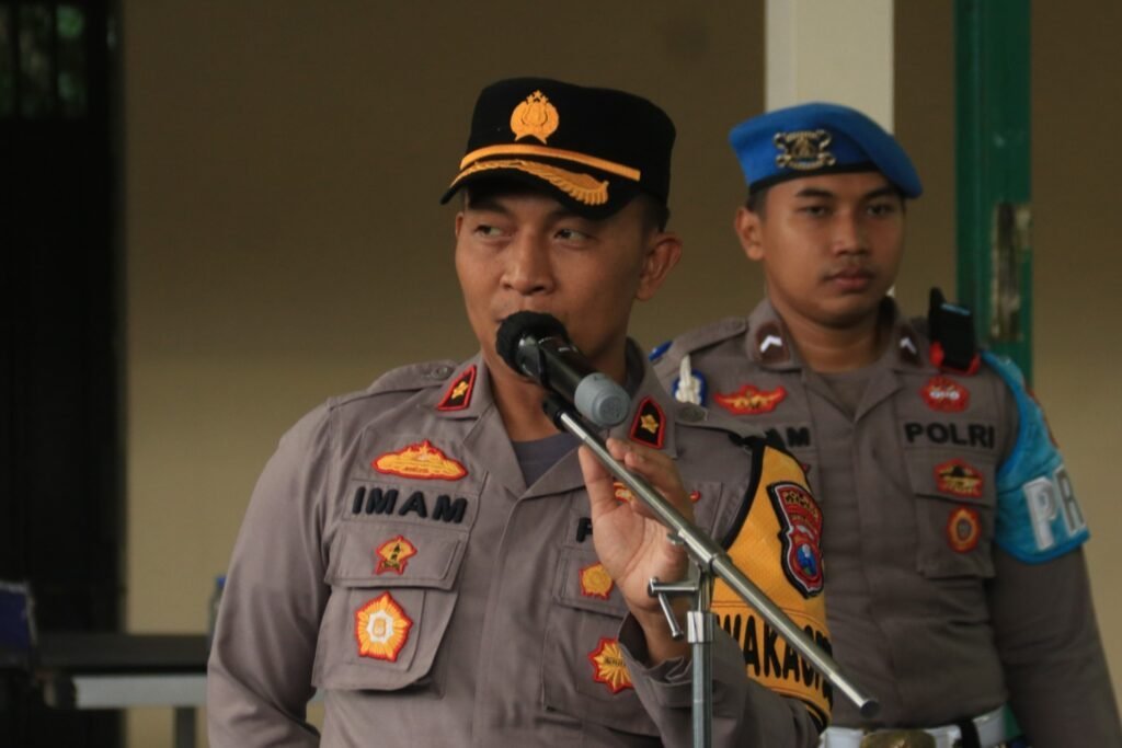 IMR - Polres Malang Kerahkan Ratusan Personel untuk Amankan Malam Tahun Baru 2025 8 WhatsApp Image 2024 12 31 at 20.00.39 a8913068