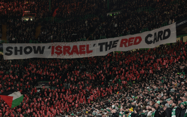 Fans Celtic serukan dukung Palestina dengan mengibarkan bendera