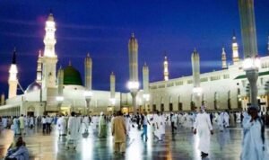 Masjid Nabawi Madinah di malam hari