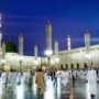 Masjid Nabawi Madinah di malam hari