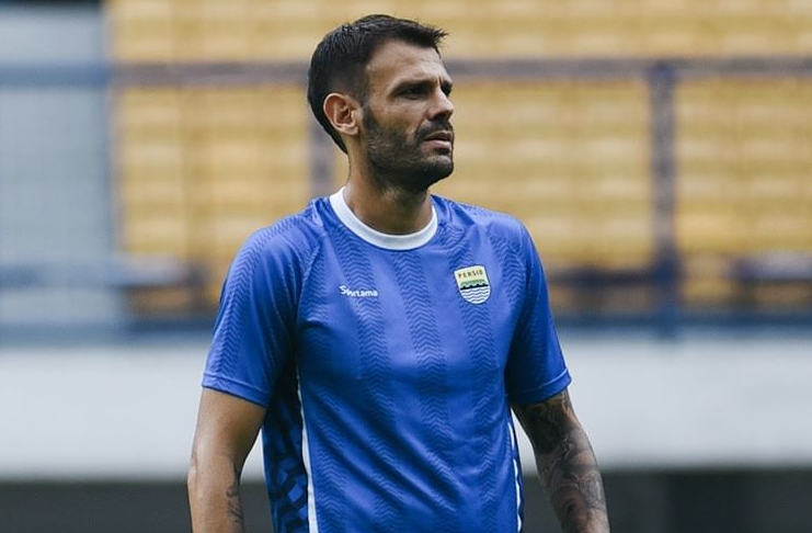 Tyronne del Pino cedera Persib Bandung @persib