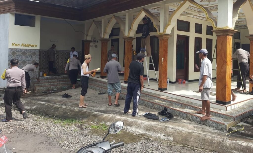 IMR - Polres Malang Gotong Royong Bersama Warga Bersihkan Musala dan Masjid - Info Malang Raya WhatsApp Image 2025 02 27 at 13.46.42 459d9673 - Info Malang Raya