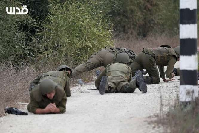 tentara Israel mencari perlindungan