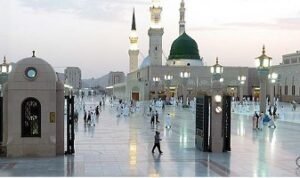 Gerbang masuk masjid Nabawi Kota Madinah