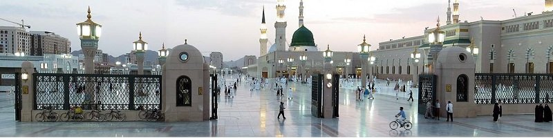 Gerbang masuk masjid Nabawi Kota Madinah