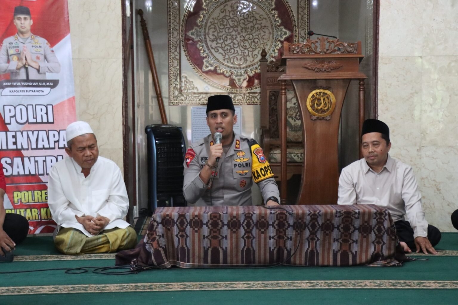 Kapolres Blitar Kota Menyapa Santri, Kali ini ke Ponpes Mamba’us Syafa’atil Qur’an IMG 20250312 WA0100 - Info Malang Raya
