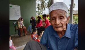 berusia 100 tahun Mat Zin Abdullah dari Kampung Tiang Kulat masih puasa