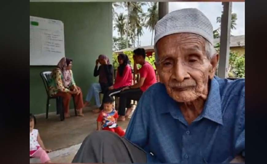 berusia 100 tahun Mat Zin Abdullah dari Kampung Tiang Kulat masih puasa
