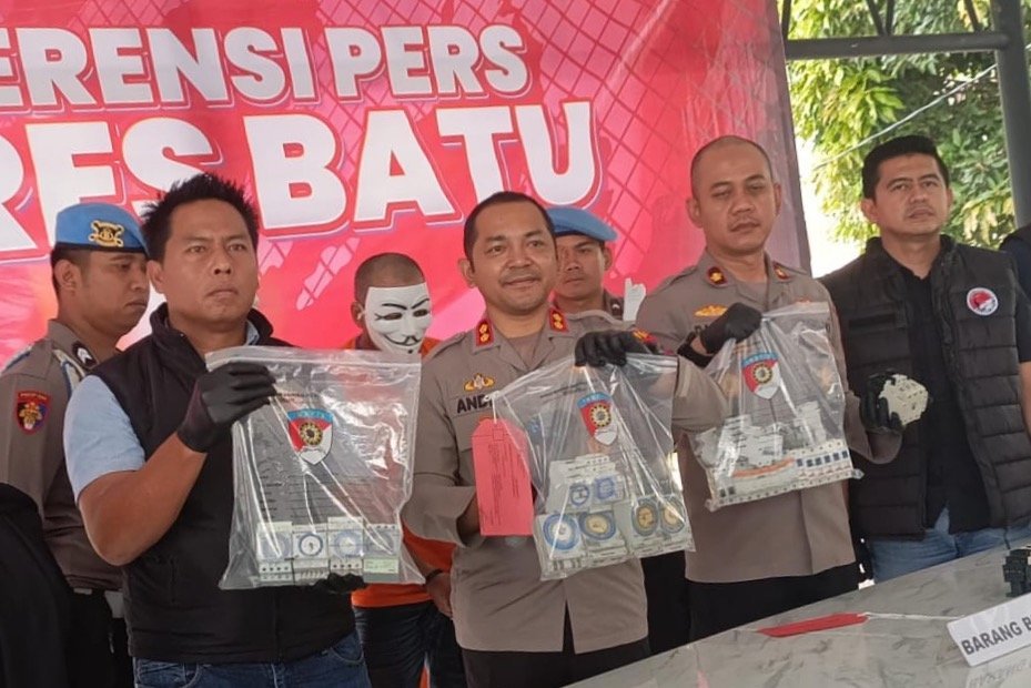 IMR - Dua Pelaku Pencurian Komponen PJU di Kota Batu Terancam Bui 7 Tahun 8 989bed3b 29e4 4fdd a479 43f9e5f6d97a