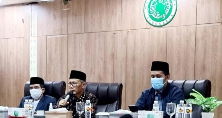 Prof. Sudarnoto Abdul Hakim saat Rapat Panitia RSIH di Kantor MUI