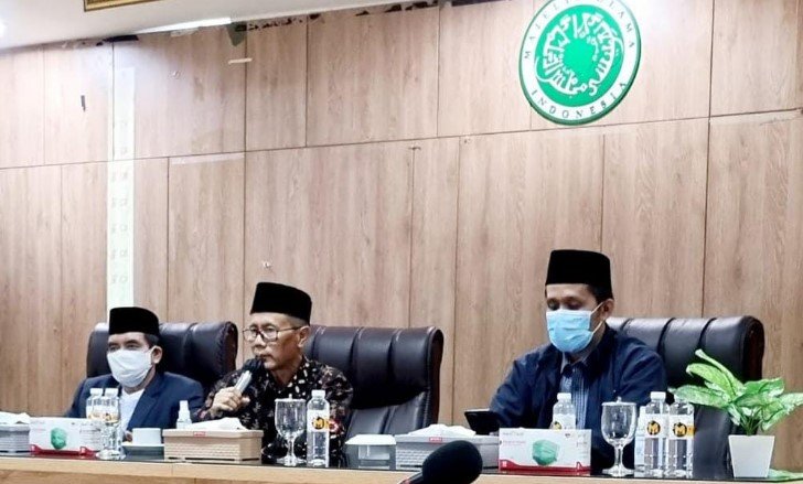 Prof. Sudarnoto Abdul Hakim saat Rapat Panitia RSIH di Kantor MUI
