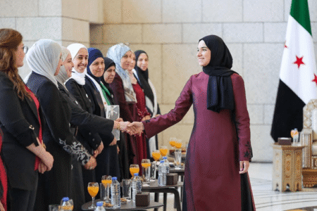 Istri Ahmad al Sharaa Latifa al Droubi keturunan ulama besar Syeikh Abdul Ghaffar al‑Droubi - Info Malang Raya