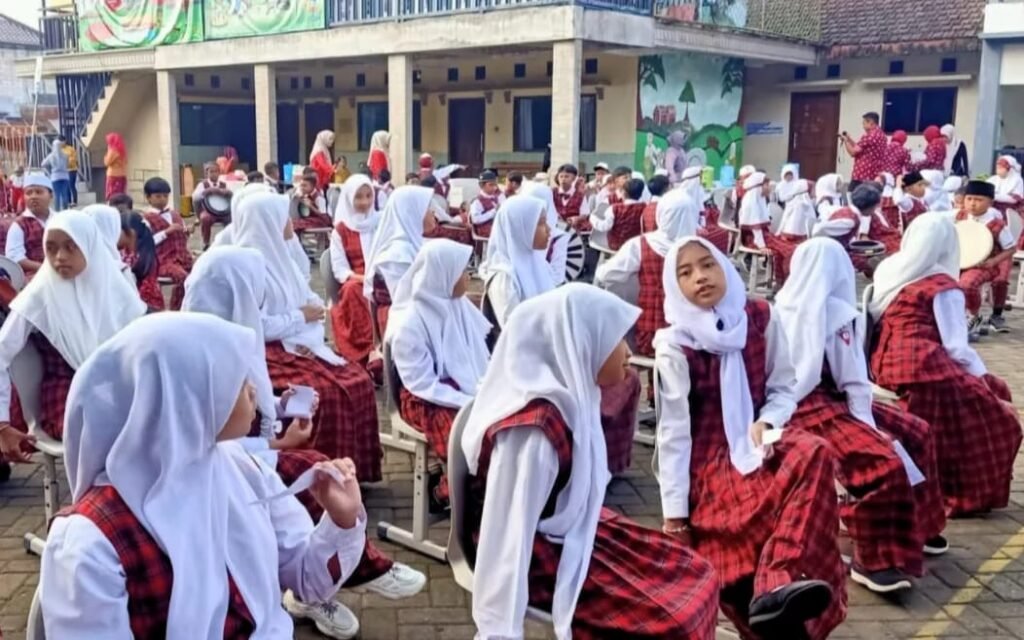 InfoMalangRaya.com - Menanti Implementasi Sekolah Swasta Gratis di Kota Batu 2 WhatsApp Image 2025 06 15 at 15.49.54 b782fed1