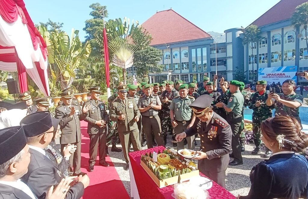 IMR - HUT Bhayangkara ke-79 di Kota Batu: Polri untuk Masyarakat, Bukan Sekadar Slogan 1 62f08f35 c65a 4069 82b9 f0527157d1bd