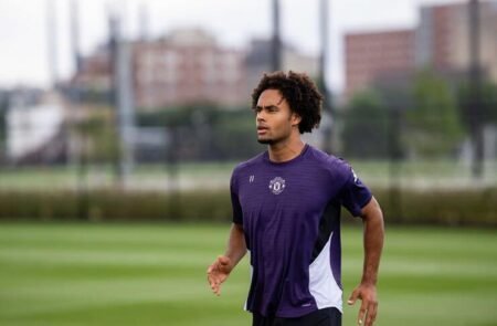 Joshua Zirkzee Tak Khawatir Jika Man United Beli Penyerang Lagi @ iYasser99 - Info Malang Raya