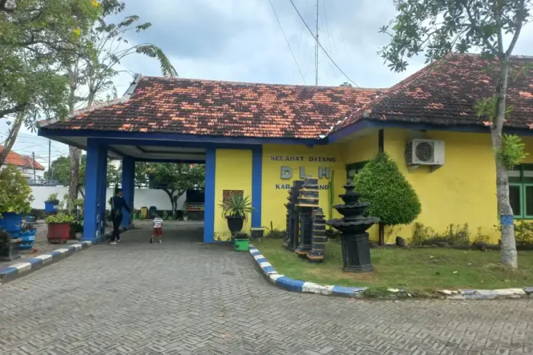 Kantor DLH Sampang.webp