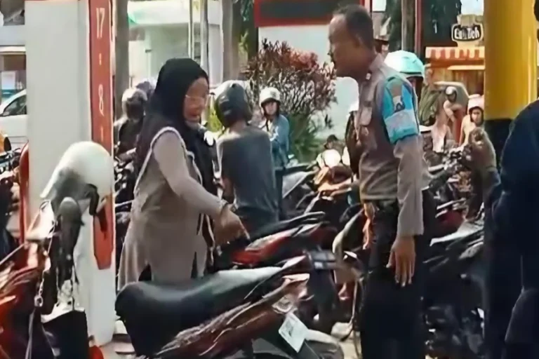 Perempuan Ricuh.webp - Info Malang Raya